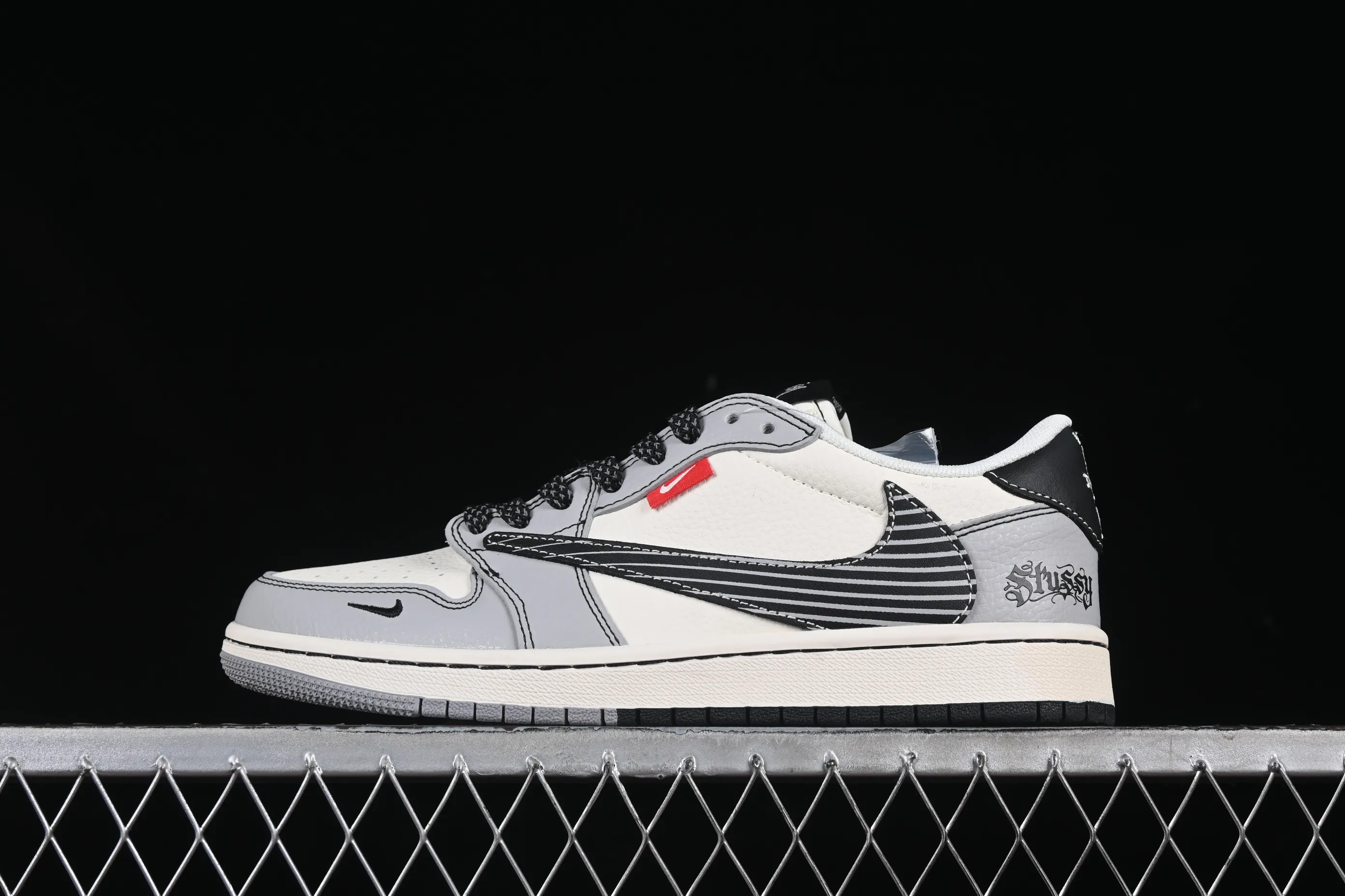 All Categories Air Jordan Jordan Series Basketball Shoes Air Jordan 1 Low High-end Customized Low-top Shoes Travis Scott x Fragment Design x Air Jordan 1 Low OG SP AJ1 Joe 1 Stussi Joint Gray Stripe Line Low-top Cultural Casual Shoes JJ2508-550
